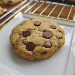 Classic Crispy and Soft Cookies (Chocolate Chip)