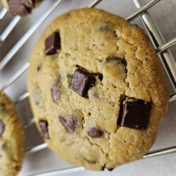 Classic Crispy and Soft Cookies (Dark Chocolate Chip)